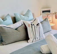 Deluxe and Brand New Lakeside Apartment - Stayed