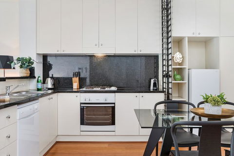 Deluxe Unit With Pool, Parking And Gym Near Beaches - Stayed 2