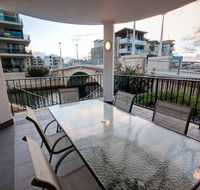 Dolphin Quay Apartment-3 Bedroom - Stays Accommodation