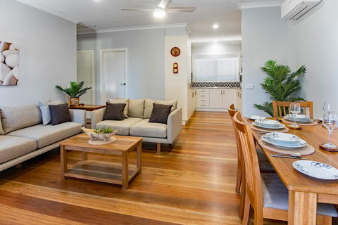 EAGLE VIEW UNIT 5 STAR - Stayed 1