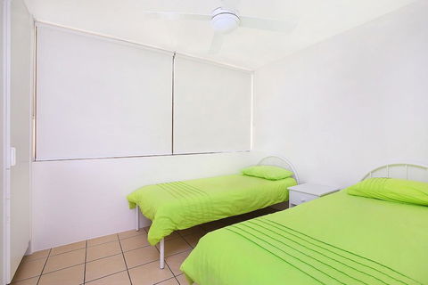 Eastbourne U4, 80 Esplanade, Golden Beach - Stays Accommodation 2