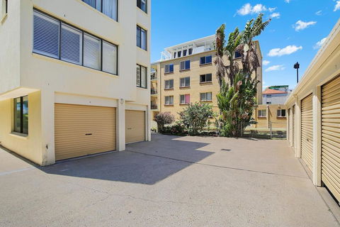 Eastbourne U6, 80 Esplanade. Golden Beach - Stays Accommodation 2