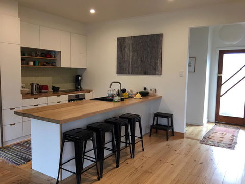 Eco-renovated Light-filled House On A Hill - Stayed 1