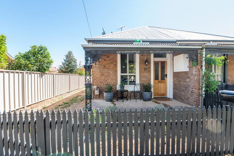 Edward Cottage Heritage, Central, Comfortable. - Stayed 3