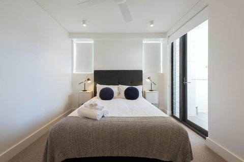 EIGHT TWO NINE TWO IV: BONDI BEACH - Stayed 2