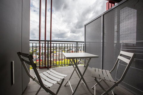Elegant 2BR@Footscray Station - Stays Accommodation 1