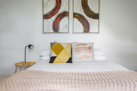 Elegant 3-Bed Heritage House Near Parks And Cafes - Stayed 1