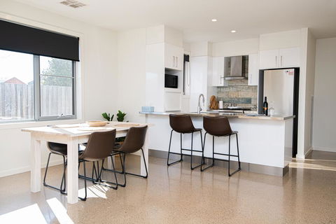Endsleigh II - Cosy 2 Bedroom Villa, Free Wifi, Near CBD - Stayed 0