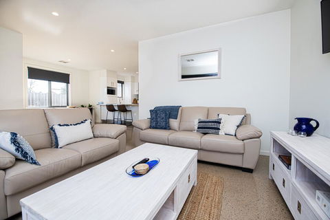 Endsleigh II - Cosy 2 Bedroom Villa, Free Wifi, Near CBD - Stayed 2