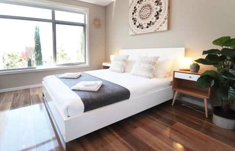 EROS City Fringe - Wifi, Wine, Netflix, Pets OK And Park Views! - Stayed 0