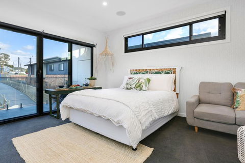 Eternity 141 - Room With Private Bathroom, Balcony Bed & Breakfast - Stayed 2