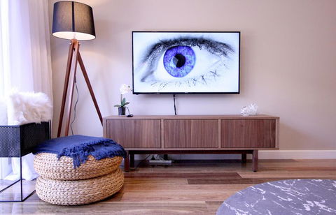 EVOLVE Near Adelaide CBD - Netflix / Wine / Lock Up Garage! - Stayed 1