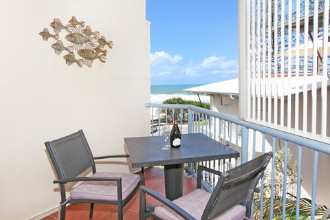 FABULOUS BEACHFRONT POSITION - Stayed 1