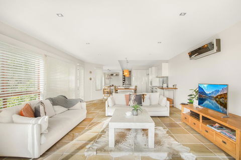 Family House With BBQ Deck, Water View And Parking - Stayed 0