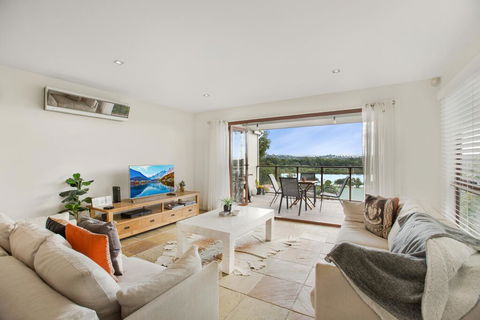 Family House With BBQ Deck, Water View And Parking - Stayed 1