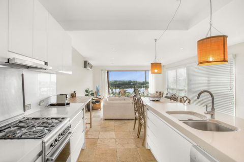 Family House With BBQ Deck, Water View And Parking - Stayed 2