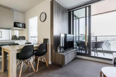 Fantastic Views, 2 B/r, 2 Bath With All New Furniture - Stayed 2