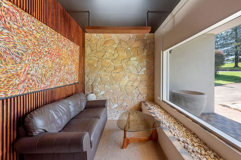 Fi's Relaxing Beach House - Stays Accommodation 3