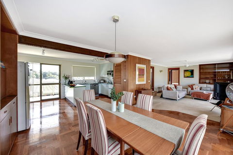 Fi's Relaxing Beach House - Stays Accommodation 1