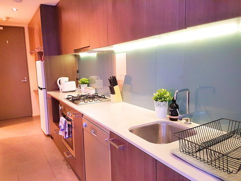 FITZROY FANTASTIC 1BR APT With FREE WINE, NETFLIX, WIFI, Close To TRAMS, COLES - Stayed 2
