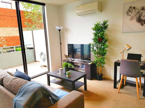 FITZROY FANTASTIC 1BR APT With FREE WINE, NETFLIX, WIFI, Close To TRAMS, COLES - Stayed 0