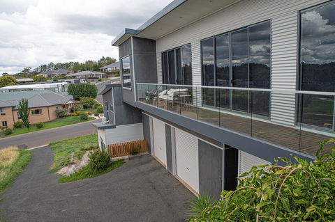 Five Bed, Five Bath, Five Star View - 2 Mins To CBD - Wentworth Estate - Stayed 3