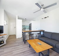 Flynns Beach Apartments 4 41 Pacific Drive - Stays Accommodation
