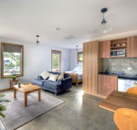 Freycinet Stone Studio 7 - Quartz - Stayed
