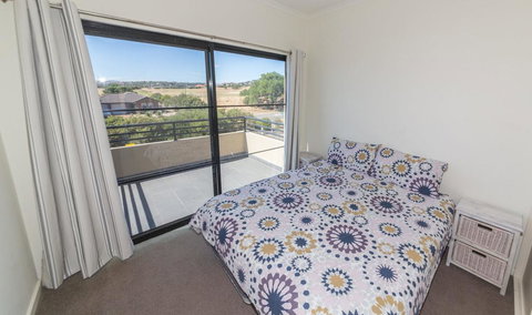 Front 9 Then Dine - 3/61 St Andrews Boulevard - Stayed 1