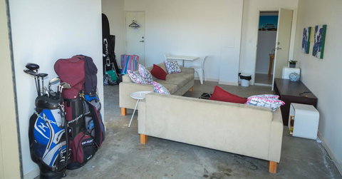 Front 9 Then Dine - 3/61 St Andrews Boulevard - Stayed 3