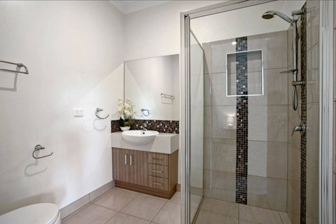 GALBRAITH BEACH STUDIO 2 - Stayed 2