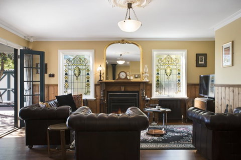 Gladville - Stays Accommodation 0