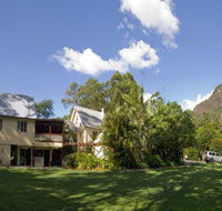 Glass House Mountains Ecolodge