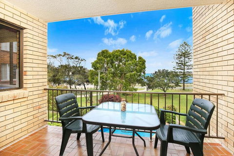 Golden Shores U7, 21 Landsborough Parade - Stays Accommodation 1