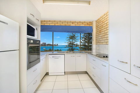 Golden Shores U8, 21 Landsborough Parade - Stays Accommodation 3