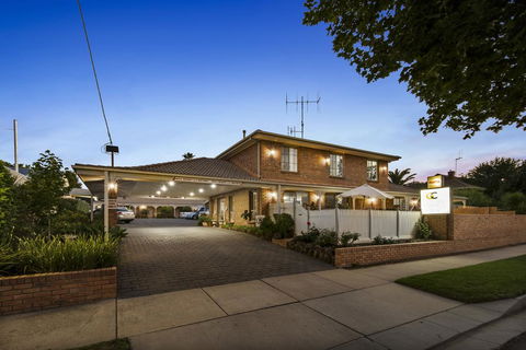 Golden Square Motor Inn - Stayed 0