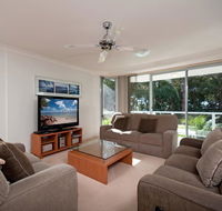 Government Road Unit 03 153 Bagnalls Beach Apartment - Stays Accommodation
