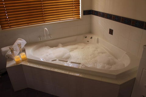 Granite Gardens Cottages & Lake Retreat - Stayed 2