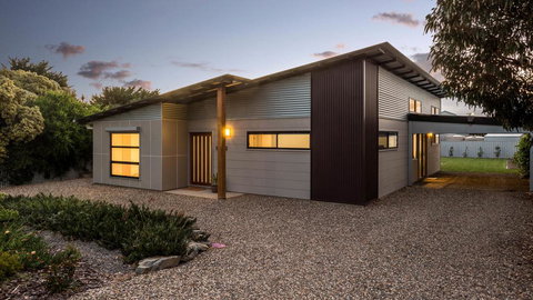 Great Ness Beachhouse - WiFi - Pet-Friendly - Stayed 0