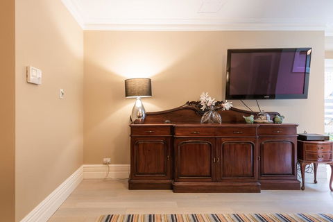 Greenwich Heritage - Stays Accommodation 3