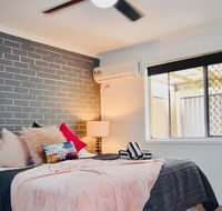 Grey Brick Apartment - Stayed