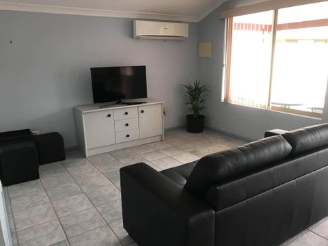 Guesthouse On Dolphin - Stays Accommodation 0