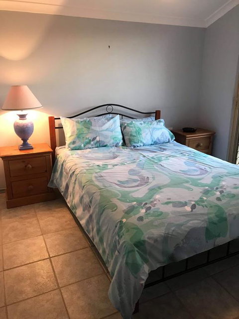 Guesthouse On Dolphin - Stays Accommodation 3