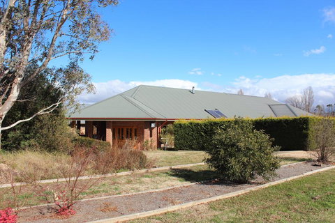 Gundaroo Manor Bed & Breakfast - Stays Accommodation 0