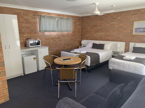 Gunsynd Motor Inn - Stayed 0