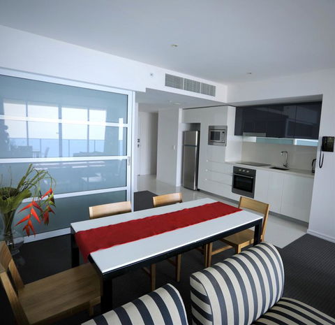 H Luxury Apartment At Surfers Paradise - Stayed 2