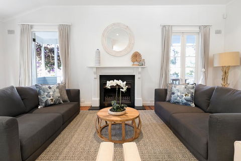 Hamptons Style Family Home 5 Minutes From Beach - Stayed 0