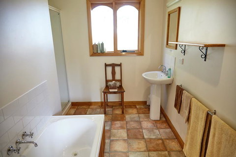 Herons Rise Vineyard Accommodation - Stayed 1