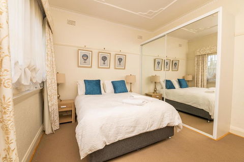 Hillside Cottage  Comfy, Spacious, Walk To CBD & Stannies - Stayed 3