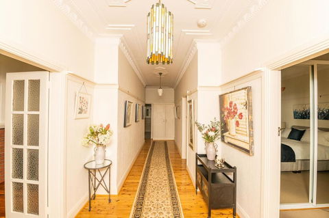 Hillside Cottage  Comfy, Spacious, Walk To CBD & Stannies - Stayed 0